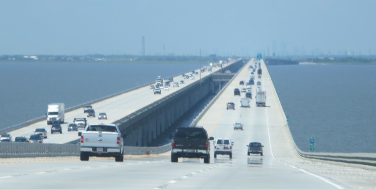 On the bridge over Lake Pontchartrain to New Orleans